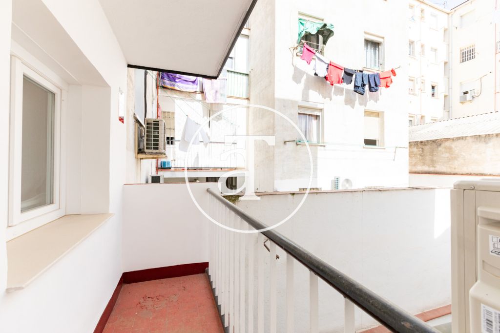 Appartement en location temporaire avec 3 chambres, 2 salles de bains et balcon à proximité de Vista Alegre 26