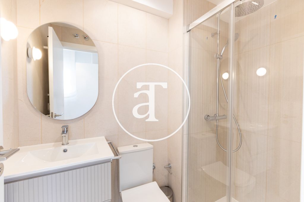 Appartement en location temporaire avec 3 chambres, 2 salles de bains et balcon à proximité de Vista Alegre 33