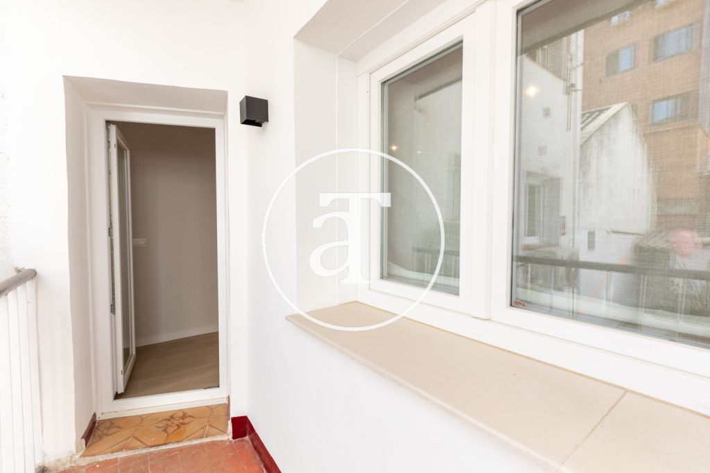 Appartement en location temporaire avec 3 chambres, 2 salles de bains et balcon à proximité de Vista Alegre 27