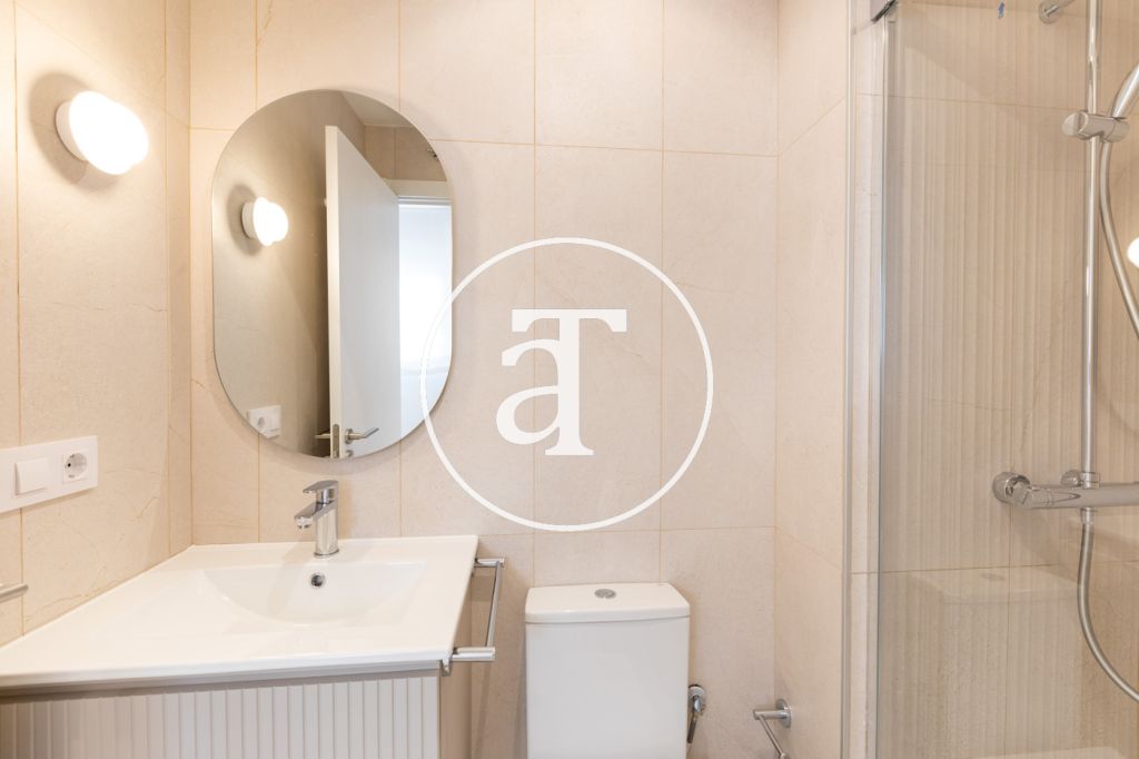 Appartement en location temporaire avec 3 chambres, 2 salles de bains et balcon à proximité de Vista Alegre 34