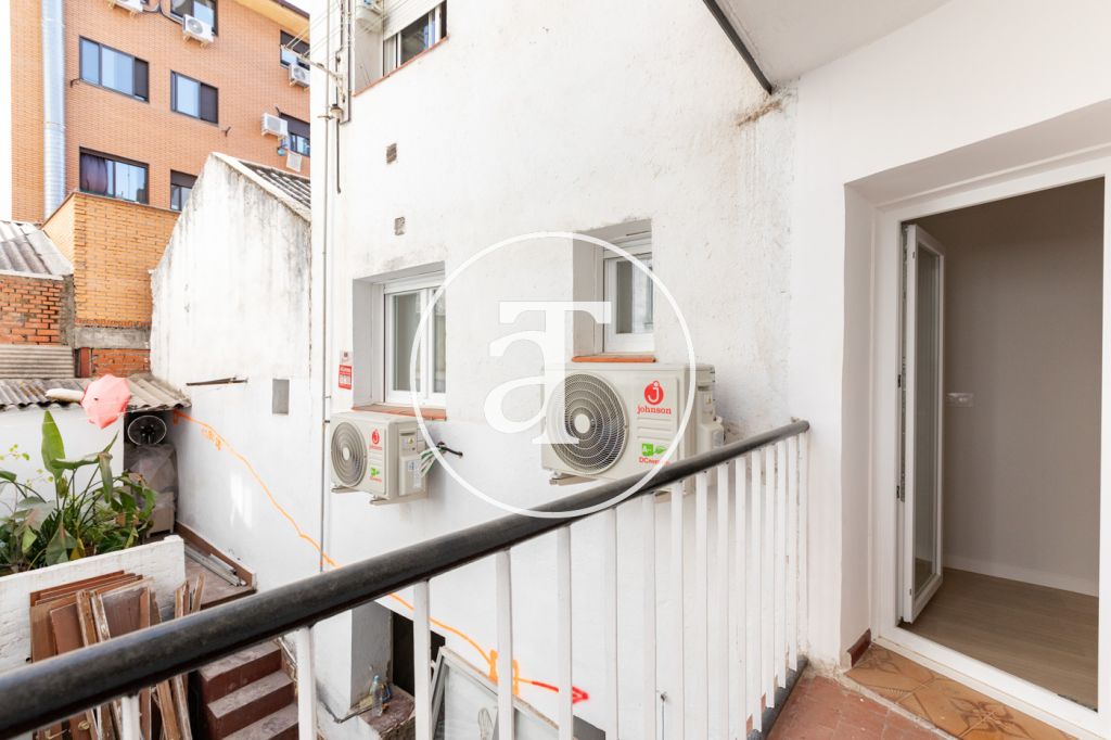 Appartement en location temporaire avec 3 chambres, 2 salles de bains et balcon à proximité de Vista Alegre 25