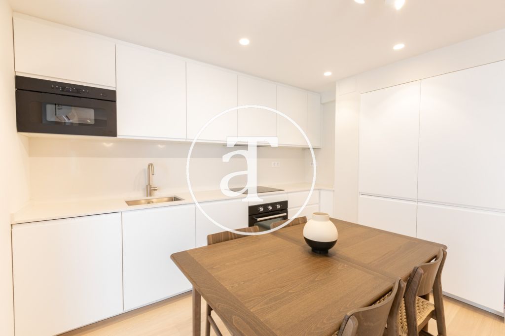 Appartement en location temporaire avec 3 chambres, 2 salles de bains et balcon à proximité de Vista Alegre 9