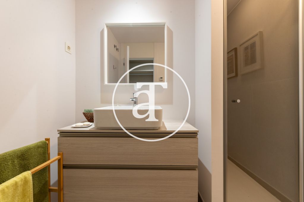 Monthly rental apartment with 2 bedrooms and 2 bathrooms with terrace and pool in Arganzuela 33