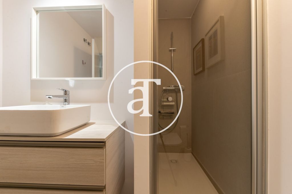 Monthly rental apartment with 2 bedrooms and 2 bathrooms with terrace and pool in Arganzuela 34