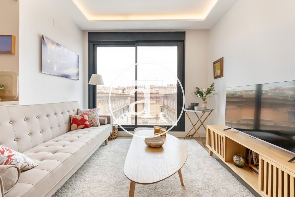 Monthly rental apartment with 2 bedrooms and 2 bathrooms with terrace and pool in Arganzuela 3