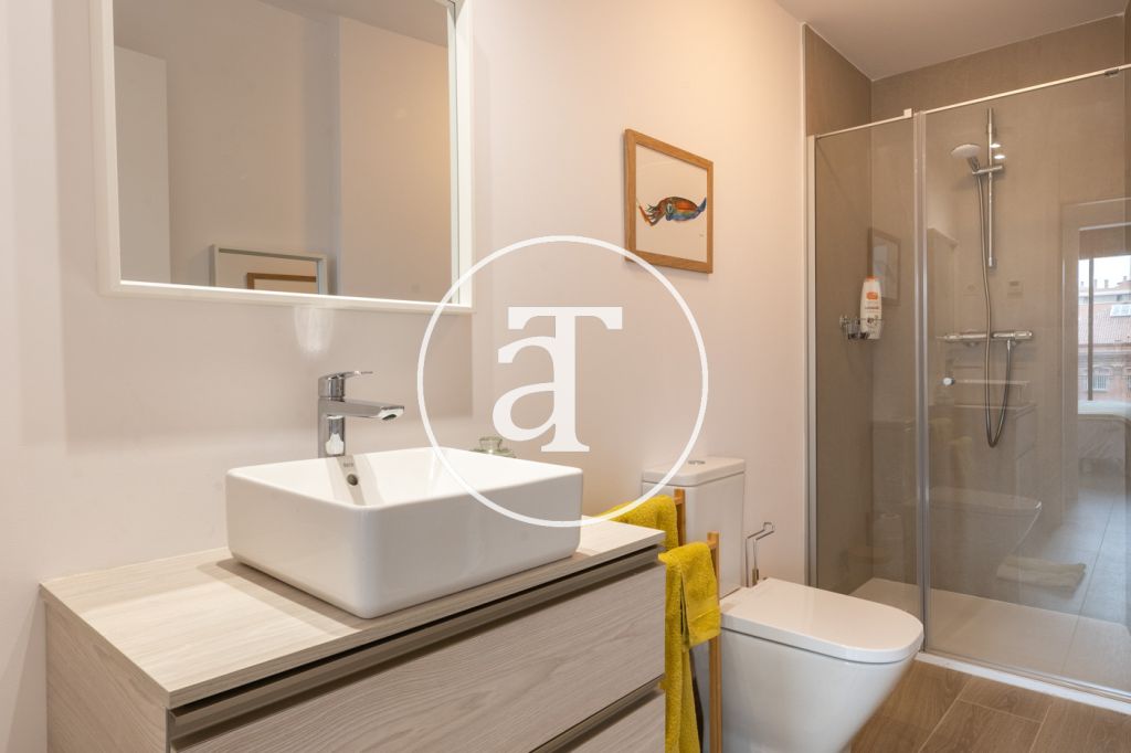 Monthly rental apartment with 2 bedrooms and 2 bathrooms with terrace and pool in Arganzuela 28