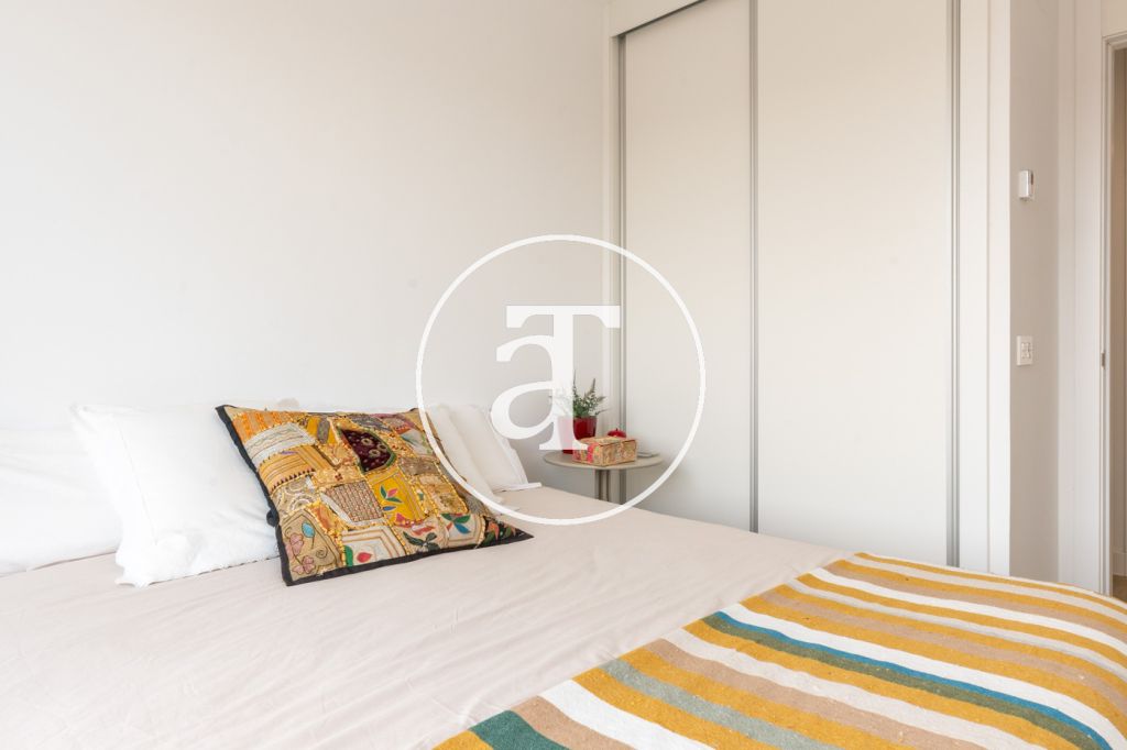 Monthly rental apartment with 2 bedrooms and 2 bathrooms with terrace and pool in Arganzuela 32
