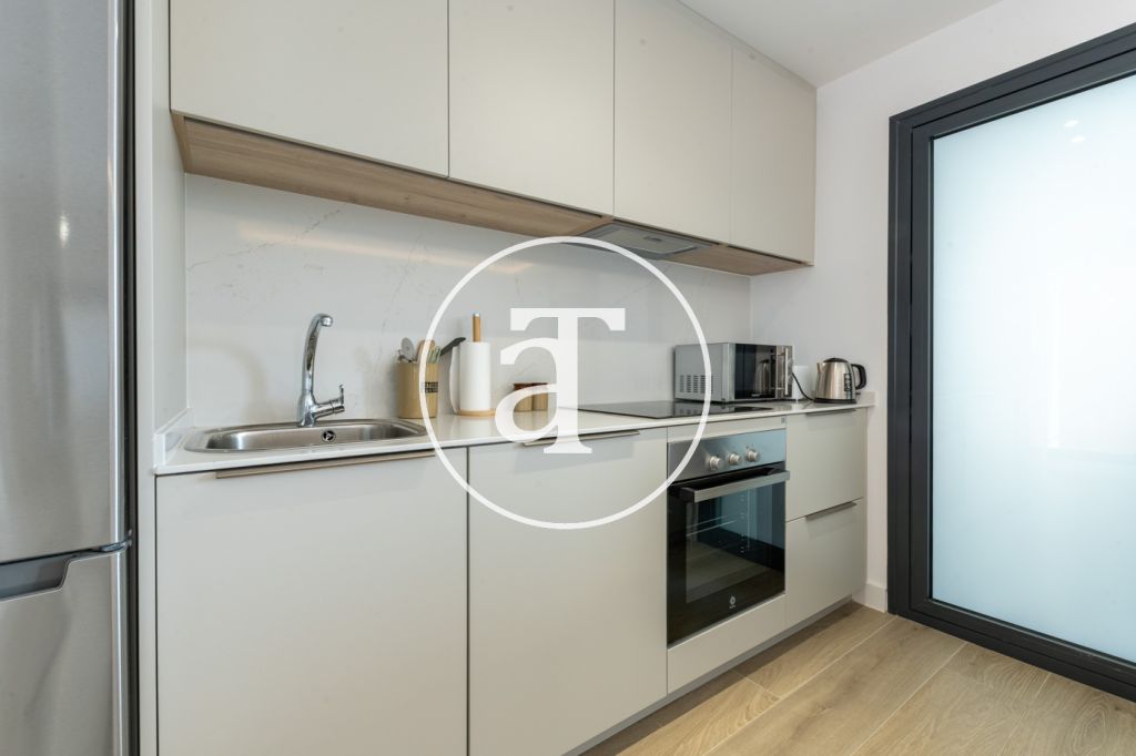 Monthly rental apartment with 2 bedrooms and 2 bathrooms with terrace and pool in Arganzuela 10