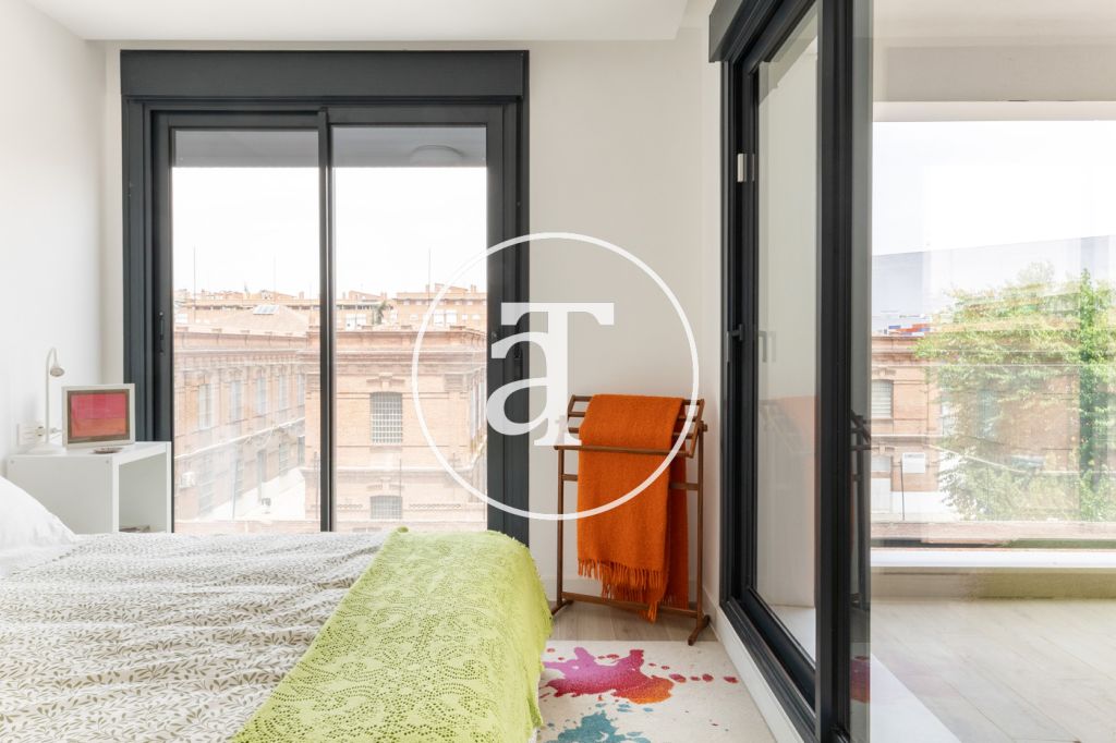 Monthly rental apartment with 2 bedrooms and 2 bathrooms with terrace and pool in Arganzuela 21