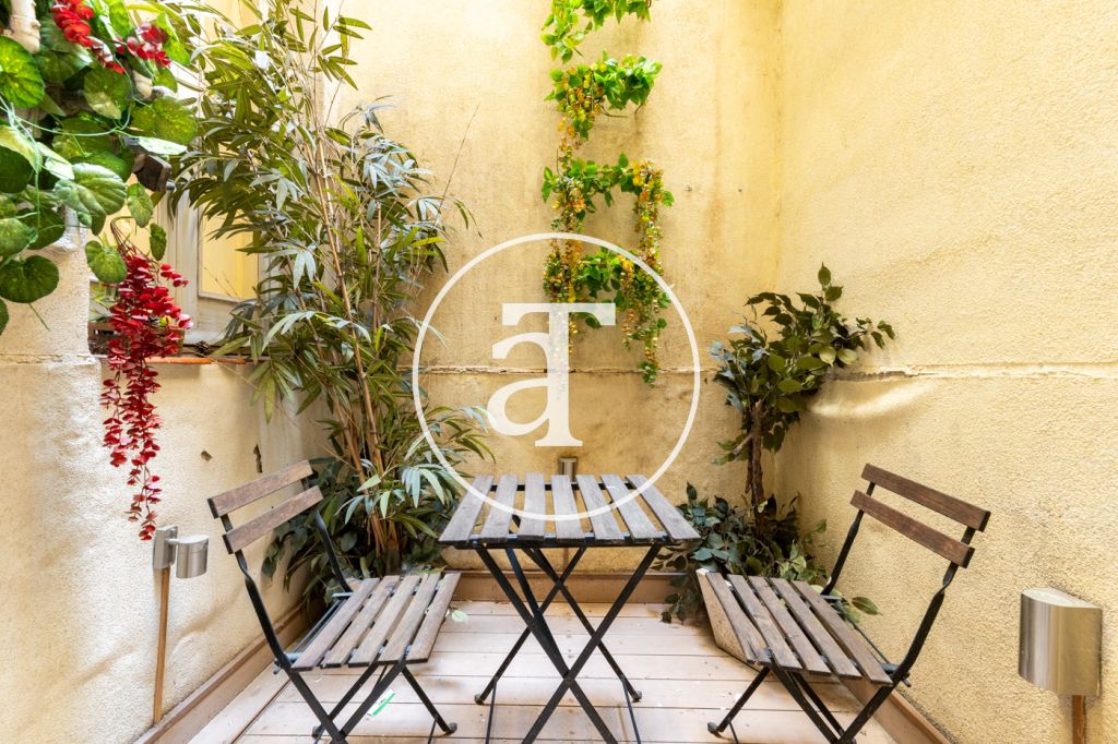 Studio à louer pour de courtes durées avec patio privé à proximité du Palais Royal 20