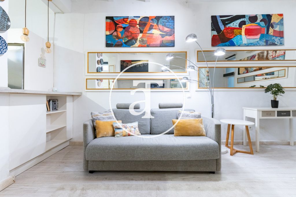 Studio à louer pour de courtes durées avec patio privé à proximité du Palais Royal 10
