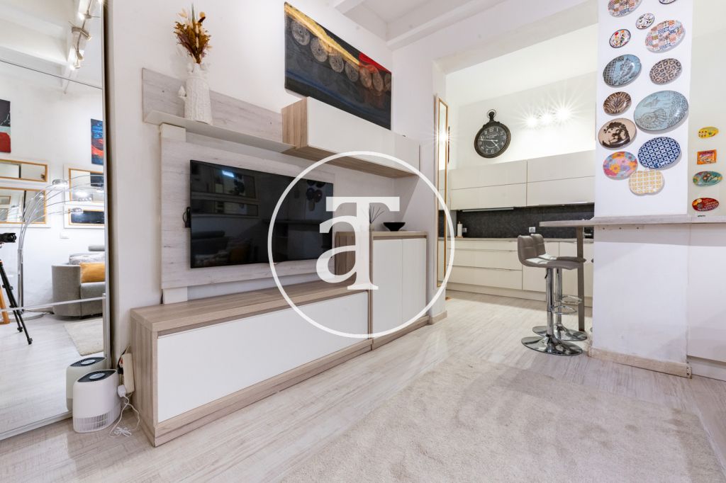 Studio à louer pour de courtes durées avec patio privé à proximité du Palais Royal 13
