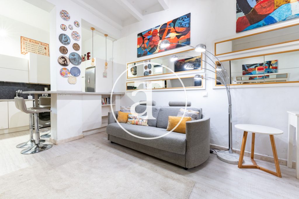 Studio à louer pour de courtes durées avec patio privé à proximité du Palais Royal 11
