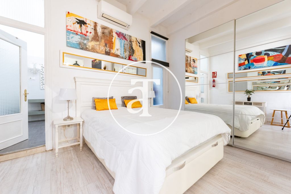 Studio à louer pour de courtes durées avec patio privé à proximité du Palais Royal 16