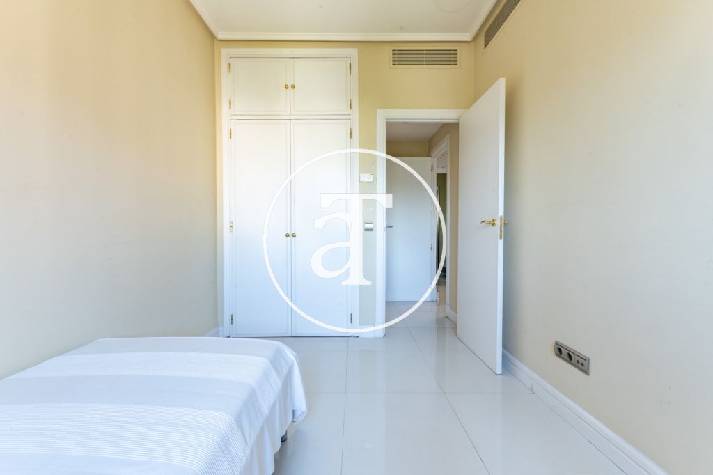 Apartment for rent with 5 bedrooms, 4 bathrooms, toilet and parking in El Viso, Chamartín 24