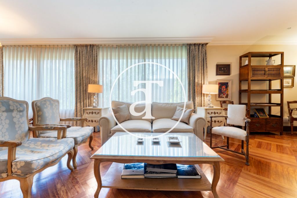 Apartment for rent with 5 bedrooms, 4 bathrooms, toilet and parking in El Viso, Chamartín 6