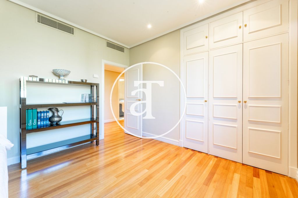 Apartment for rent with 5 bedrooms, 4 bathrooms, toilet and parking in El Viso, Chamartín 47