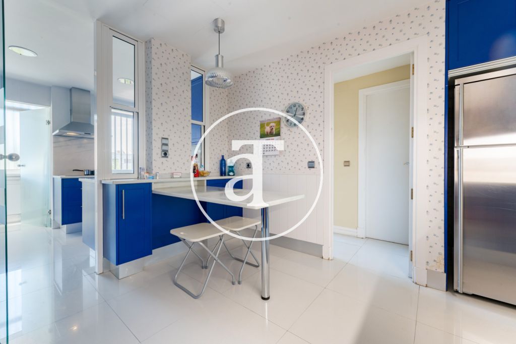 Apartment for rent with 5 bedrooms, 4 bathrooms, toilet and parking in El Viso, Chamartín 20
