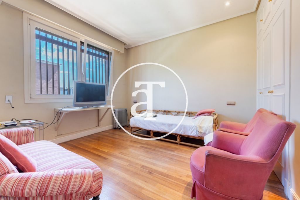 Apartment for rent with 5 bedrooms, 4 bathrooms, toilet and parking in El Viso, Chamartín 39