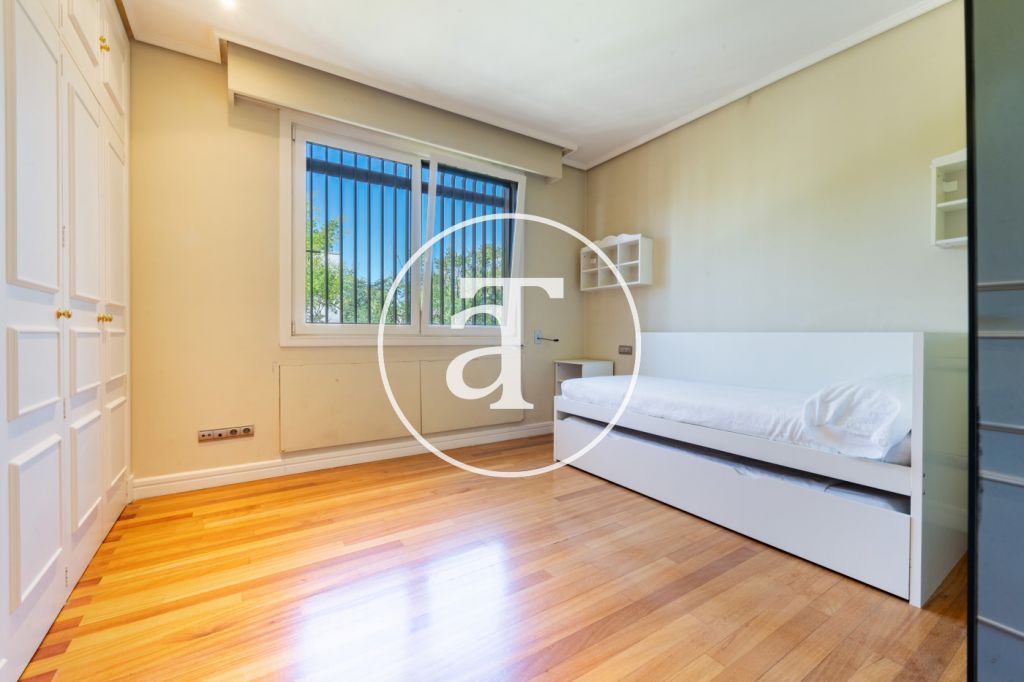 Apartment for rent with 5 bedrooms, 4 bathrooms, toilet and parking in El Viso, Chamartín 44