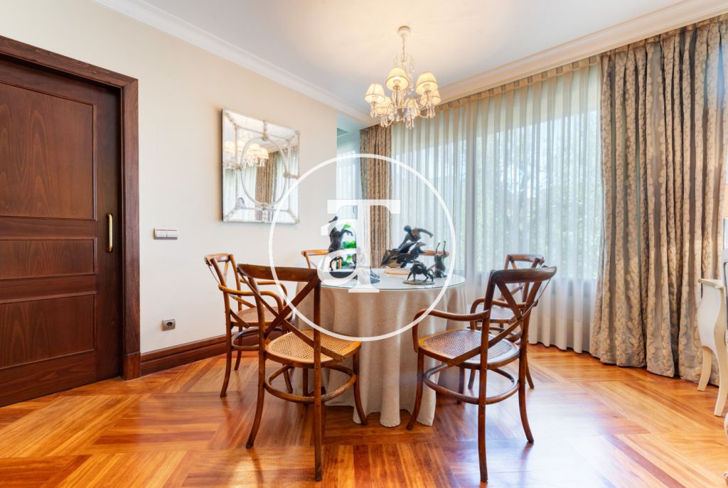 Apartment for rent with 5 bedrooms, 4 bathrooms, toilet and parking in El Viso, Chamartín 10