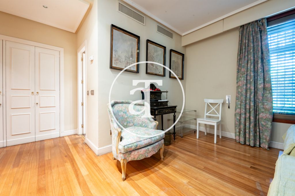 Apartment for rent with 5 bedrooms, 4 bathrooms, toilet and parking in El Viso, Chamartín 30