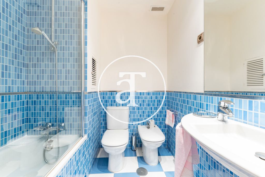 Apartment for rent with 5 bedrooms, 4 bathrooms, toilet and parking in El Viso, Chamartín 37