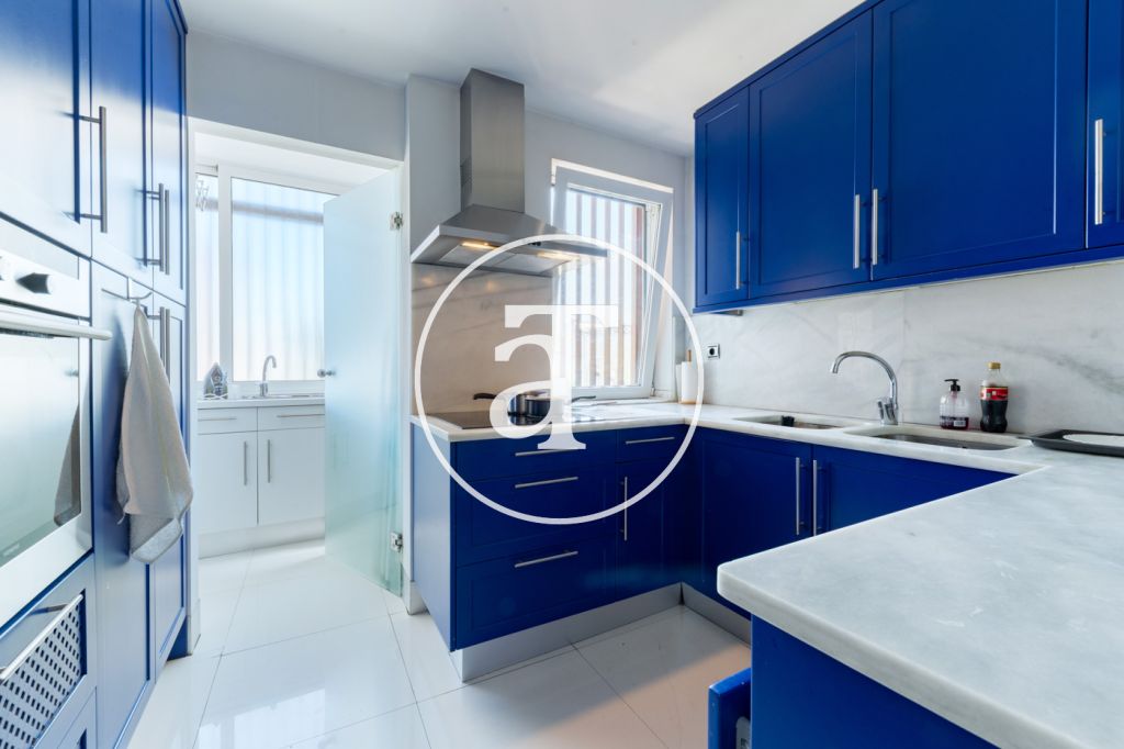 Apartment for rent with 5 bedrooms, 4 bathrooms, toilet and parking in El Viso, Chamartín 21