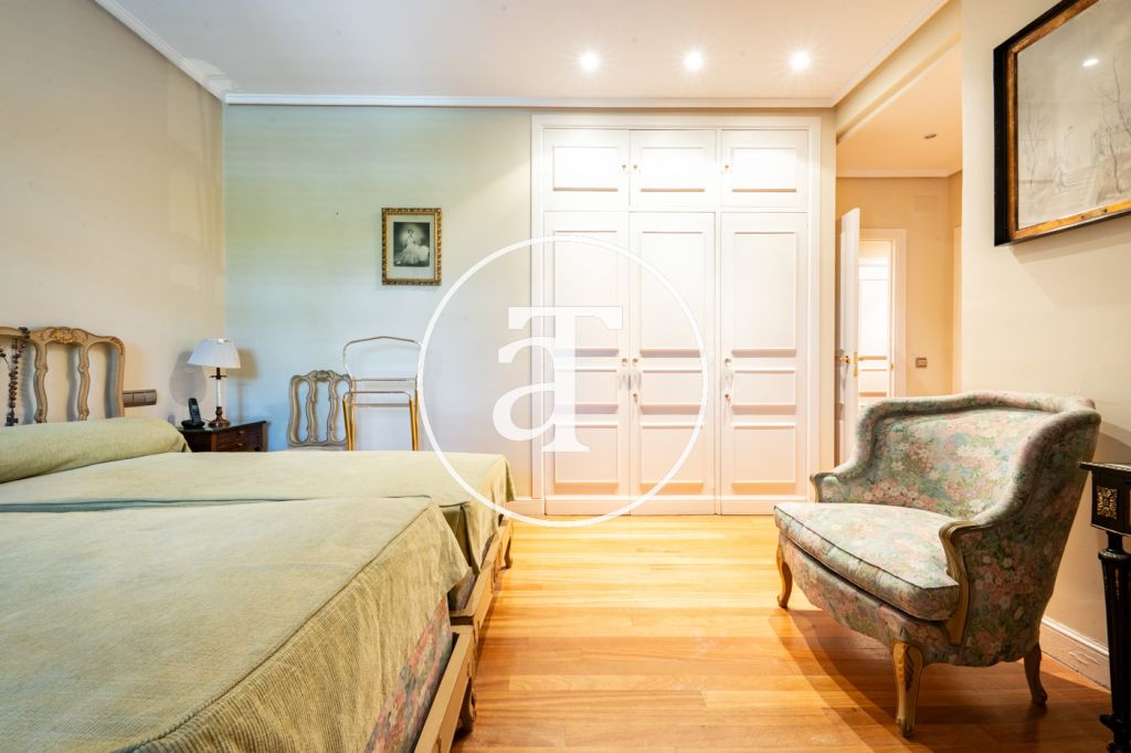 Apartment for rent with 5 bedrooms, 4 bathrooms, toilet and parking in El Viso, Chamartín 29