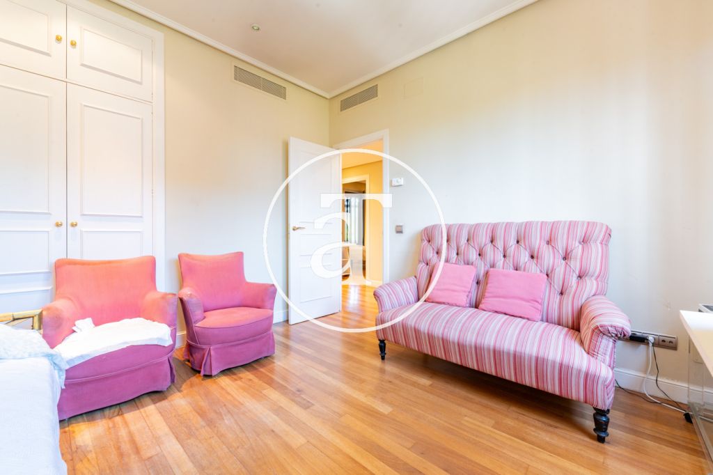 Apartment for rent with 5 bedrooms, 4 bathrooms, toilet and parking in El Viso, Chamartín 41
