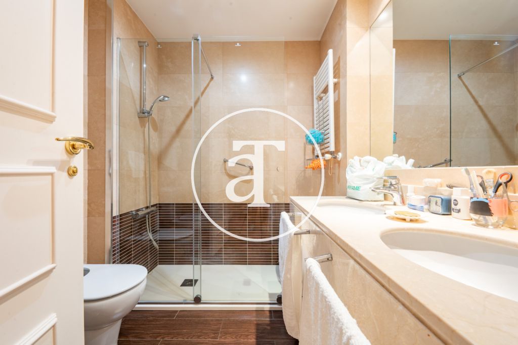 Apartment for rent with 5 bedrooms, 4 bathrooms, toilet and parking in El Viso, Chamartín 31