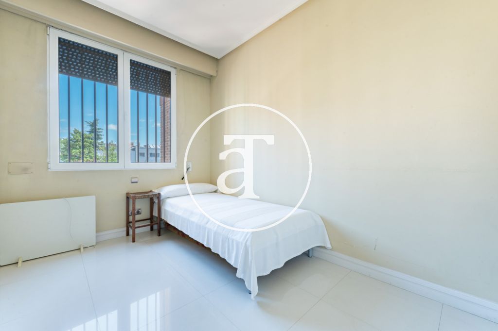 Apartment for rent with 5 bedrooms, 4 bathrooms, toilet and parking in El Viso, Chamartín 23