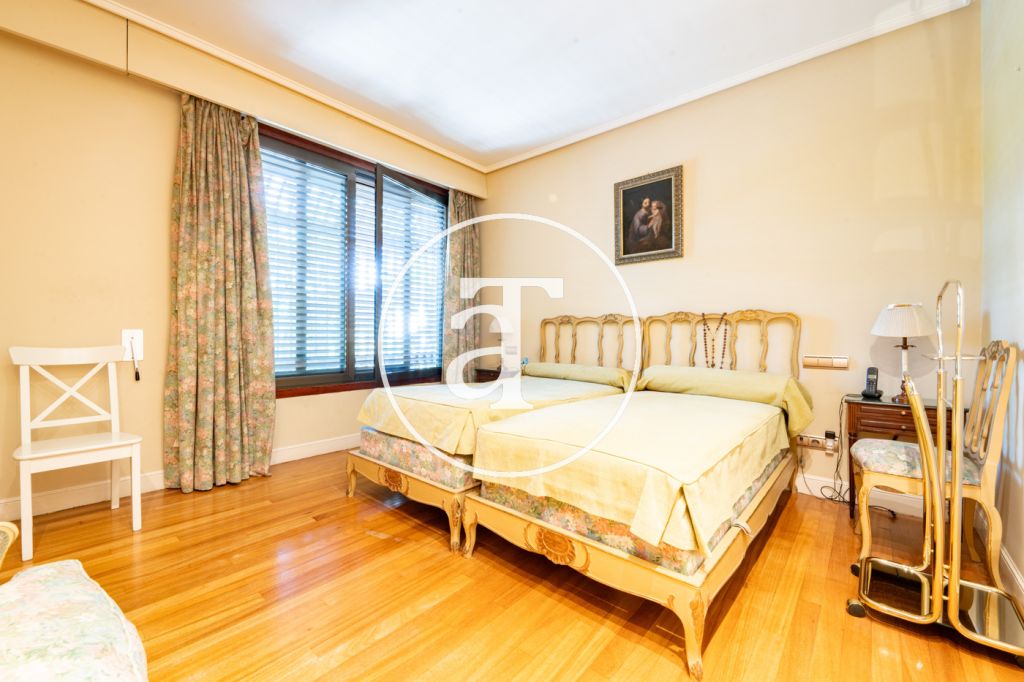 Apartment for rent with 5 bedrooms, 4 bathrooms, toilet and parking in El Viso, Chamartín 27