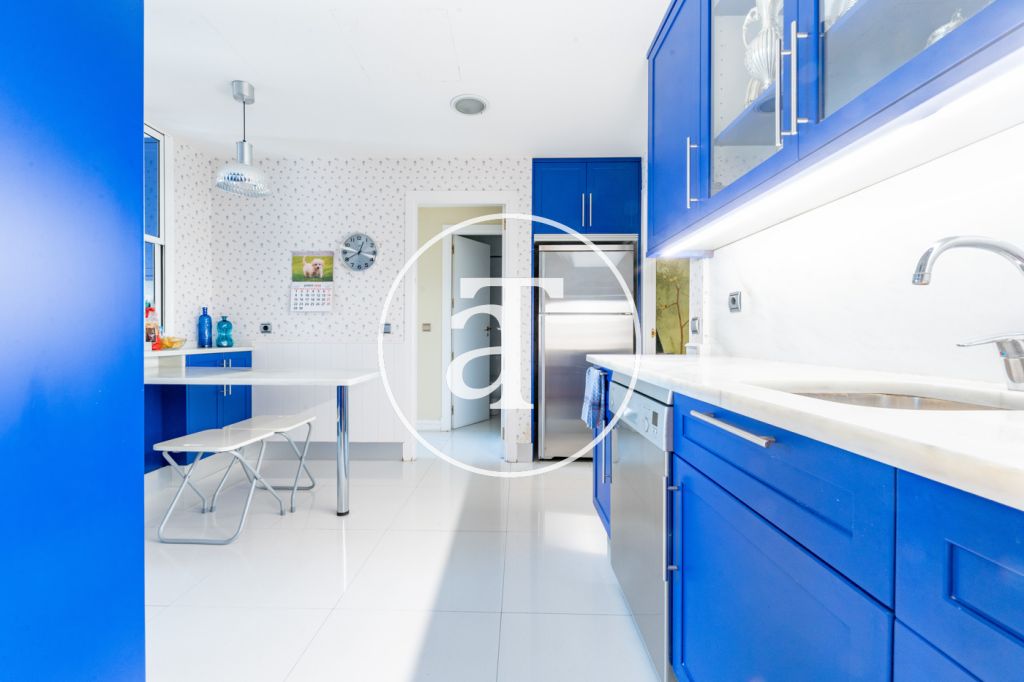 Apartment for rent with 5 bedrooms, 4 bathrooms, toilet and parking in El Viso, Chamartín 19