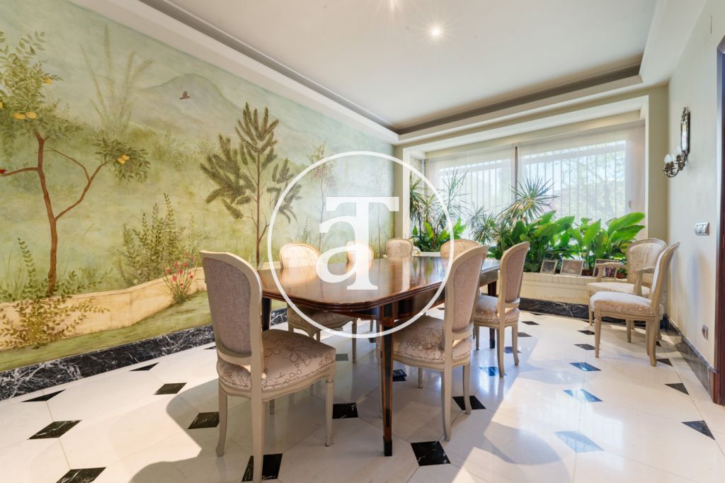 Apartment for rent with 5 bedrooms, 4 bathrooms, toilet and parking in El Viso, Chamartín 13