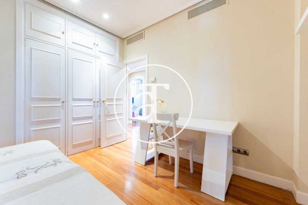 Apartment for rent with 5 bedrooms, 4 bathrooms, toilet and parking in El Viso, Chamartín 35