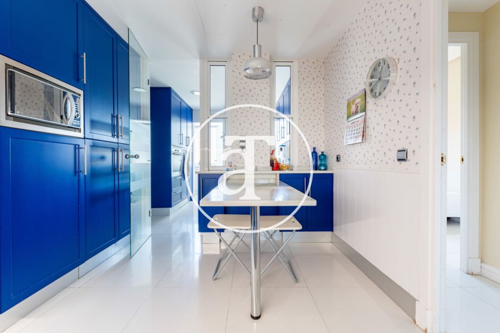 Apartment for rent with 5 bedrooms, 4 bathrooms, toilet and parking in El Viso, Chamartín 16