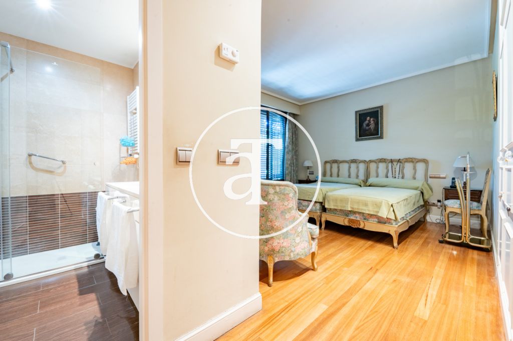 Apartment for rent with 5 bedrooms, 4 bathrooms, toilet and parking in El Viso, Chamartín 26