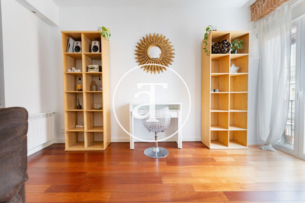 Monthly rental apartment with 1 bedroom suite with balcony and optional parking in La Latina 8