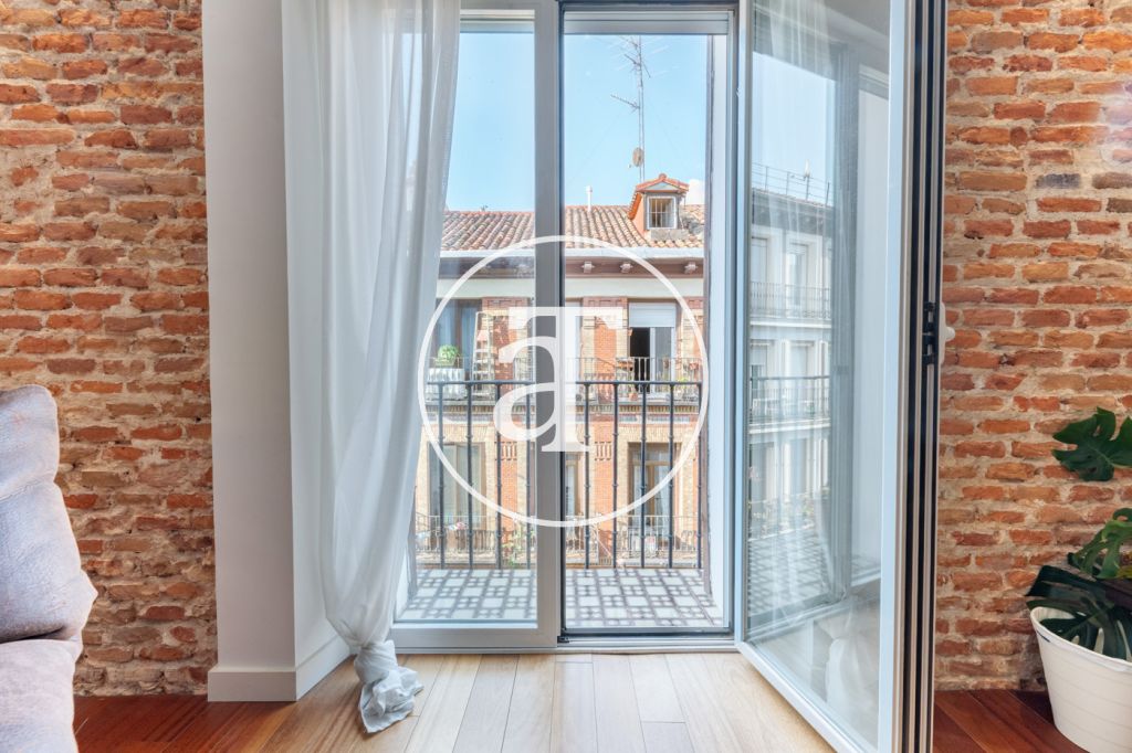 Monthly rental apartment with 1 bedroom suite with balcony and optional parking in La Latina 3