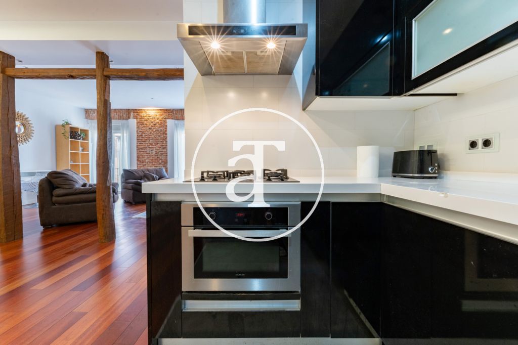 Monthly rental apartment with 1 bedroom suite with balcony and optional parking in La Latina 18