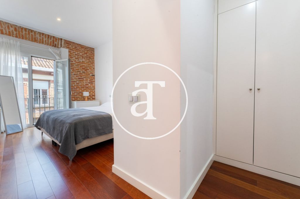 Monthly rental apartment with 1 bedroom suite with balcony and optional parking in La Latina 19