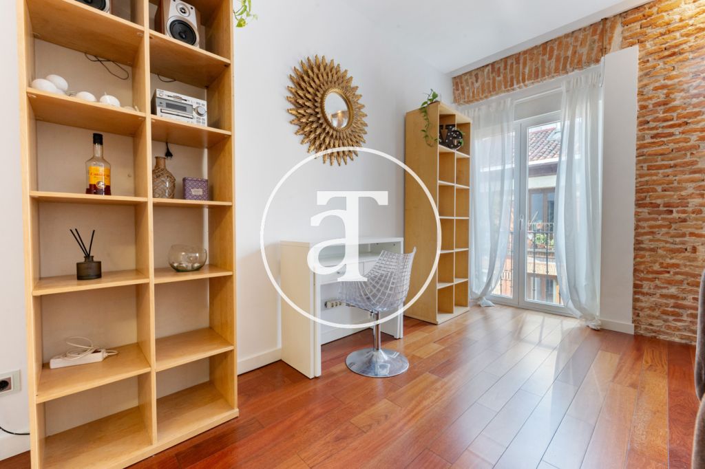 Monthly rental apartment with 1 bedroom suite with balcony and optional parking in La Latina 7