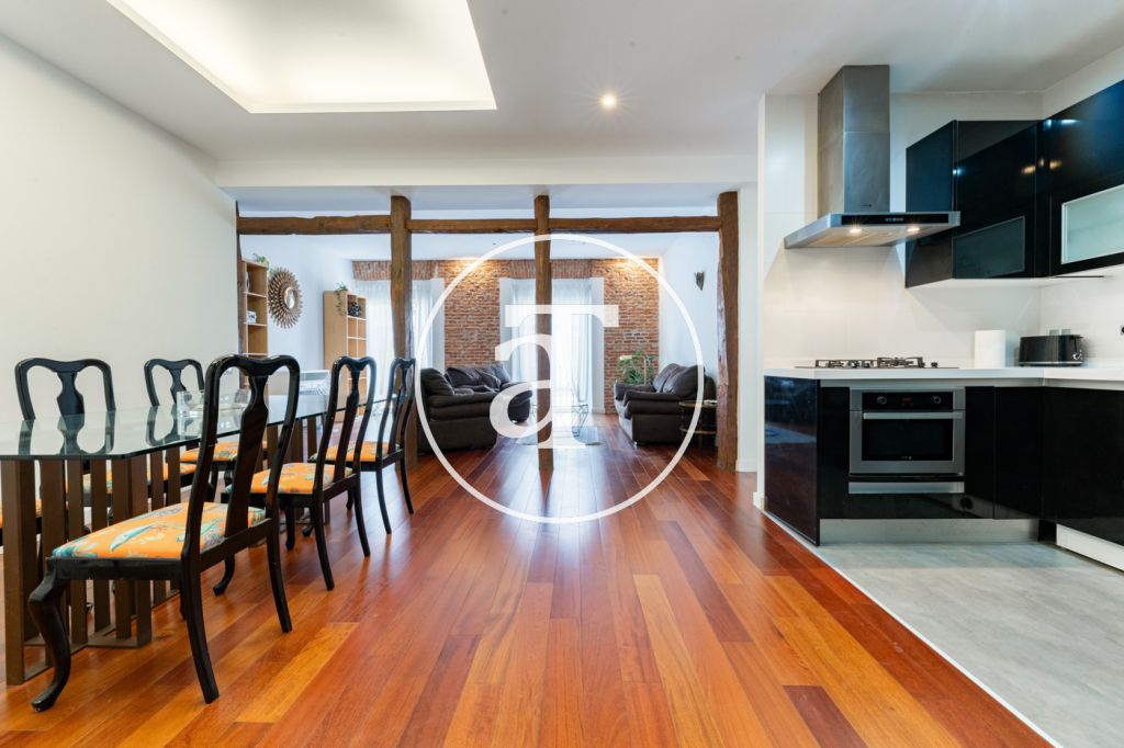 Monthly rental apartment with 1 bedroom suite with balcony and optional parking in La Latina 10