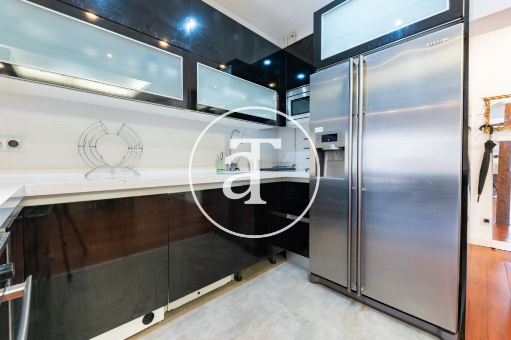 Monthly rental apartment with 1 bedroom suite with balcony and optional parking in La Latina 16