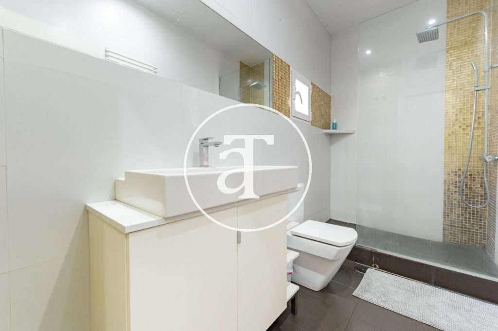 Monthly rental apartment with 1 bedroom suite with balcony and optional parking in La Latina 25