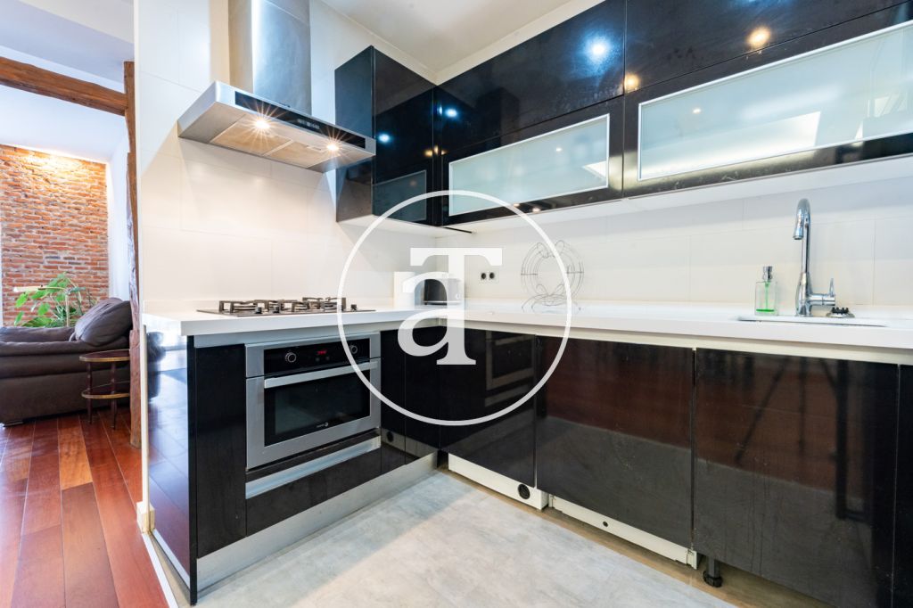 Monthly rental apartment with 1 bedroom suite with balcony and optional parking in La Latina 15