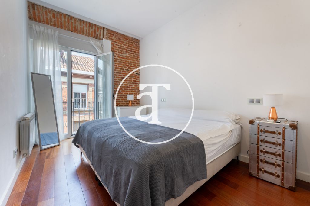 Monthly rental apartment with 1 bedroom suite with balcony and optional parking in La Latina 20