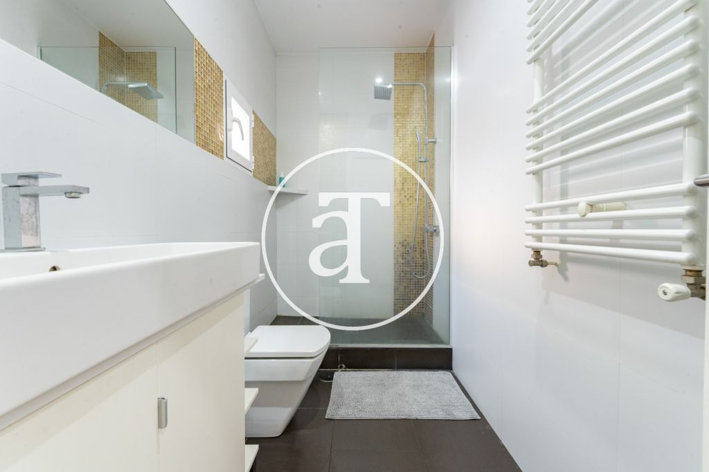 Monthly rental apartment with 1 bedroom suite with balcony and optional parking in La Latina 27