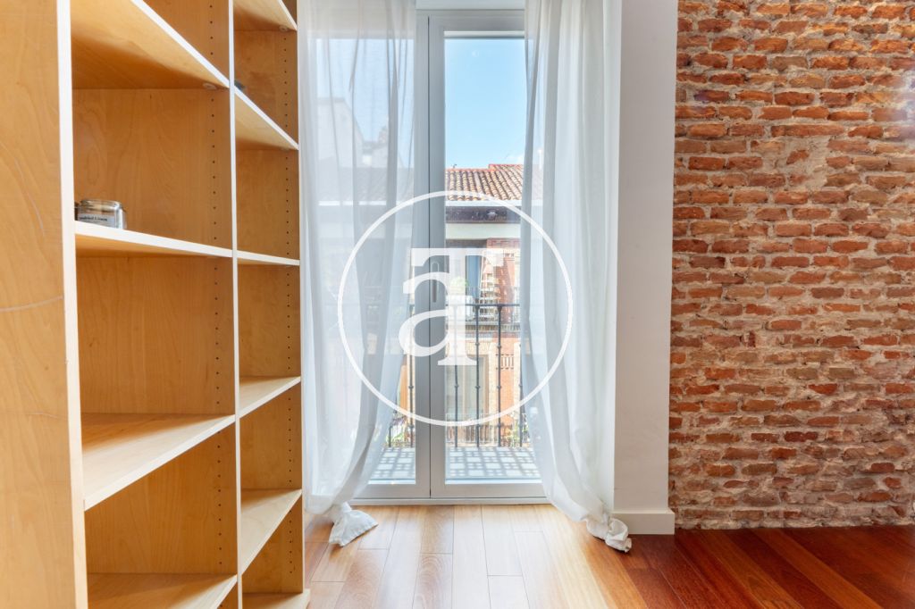 Monthly rental apartment with 1 bedroom suite with balcony and optional parking in La Latina 5
